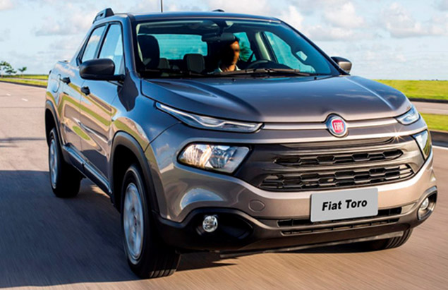 Fiat Toro vista de frente em uma estrada