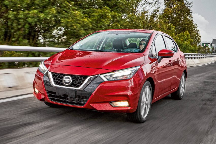 Nissan versa 2021 vermelho