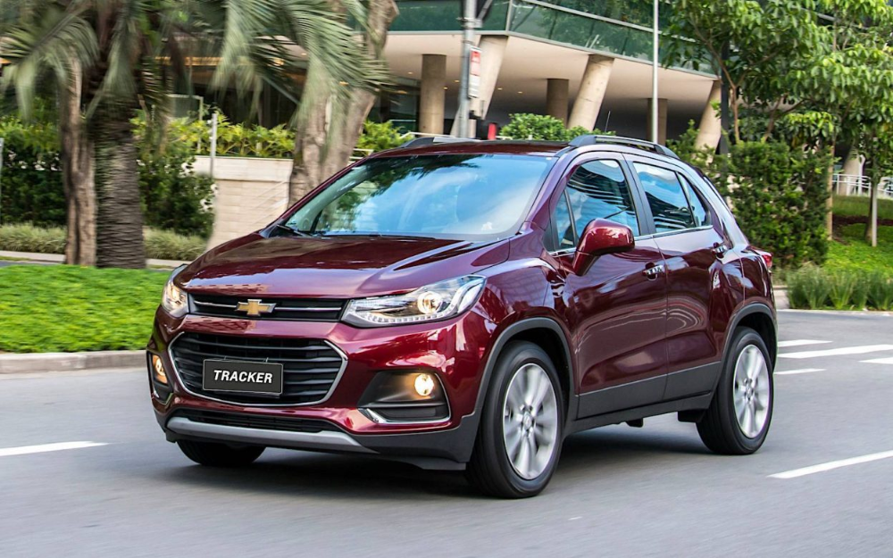 Chevrolet Tracker 2019 vinho visto desde a dianteira