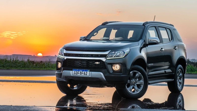 Chevrolet Trailblazer 2021 preto visto desde a dianteira