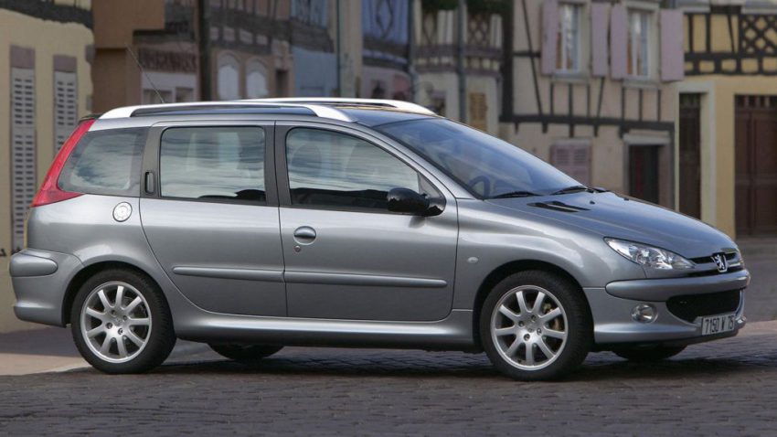 Peugeot 206 SW prata visto de lado