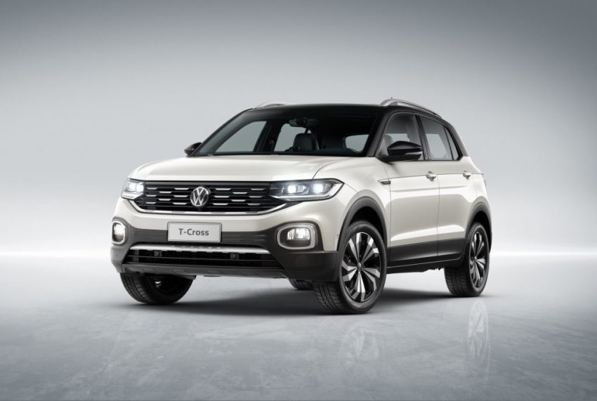 Volkswagen T-Cross branco visto desde a dianteira