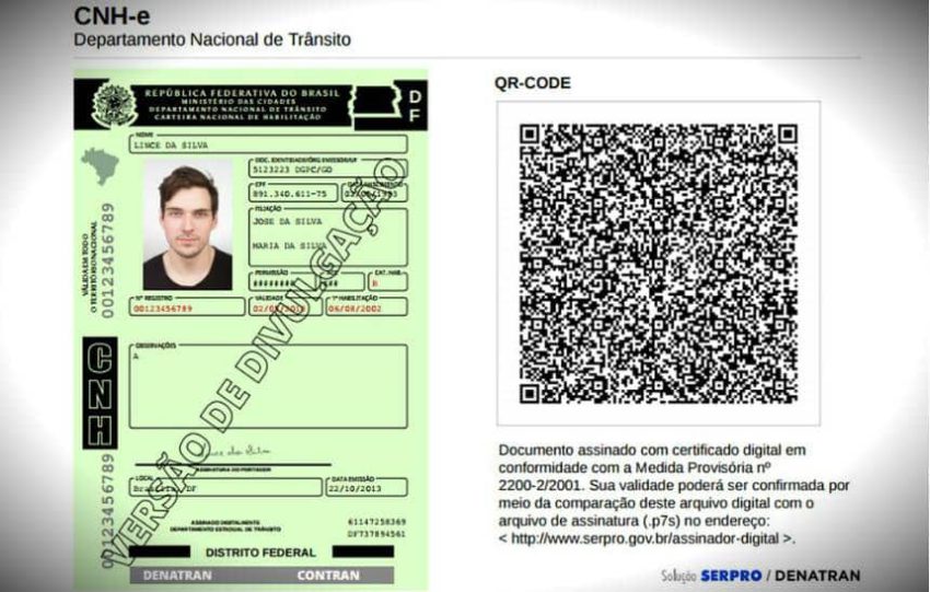 Tela com CNH digital e códio QR