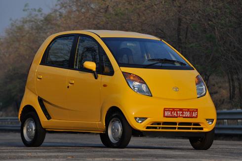 Tata Nano amarelo, carro mais barato do mundo