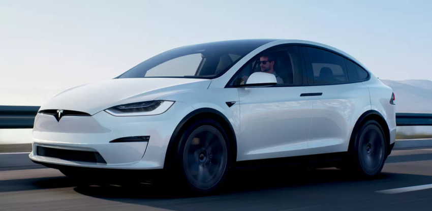 Tesla Model X Plaid a