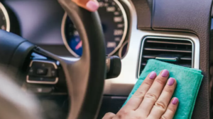 higienização do carro por dentro painel