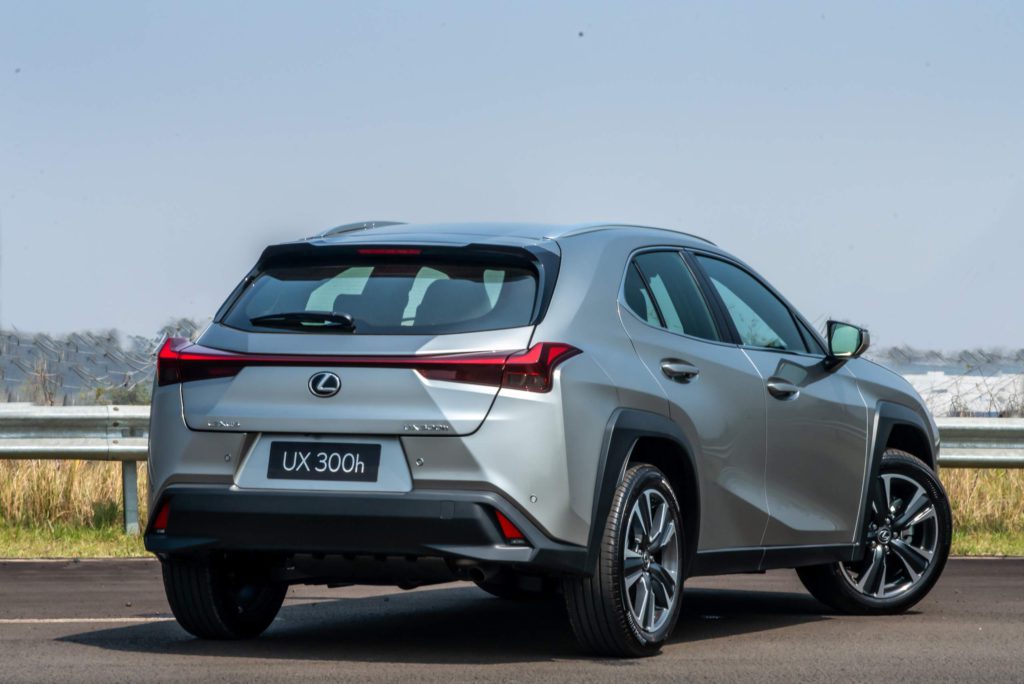 Lexus UX 300h 2025