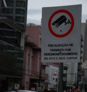 Projeto de Lei afirma que só poderão ser usado camera para monitorar quando tiver placas informativas.